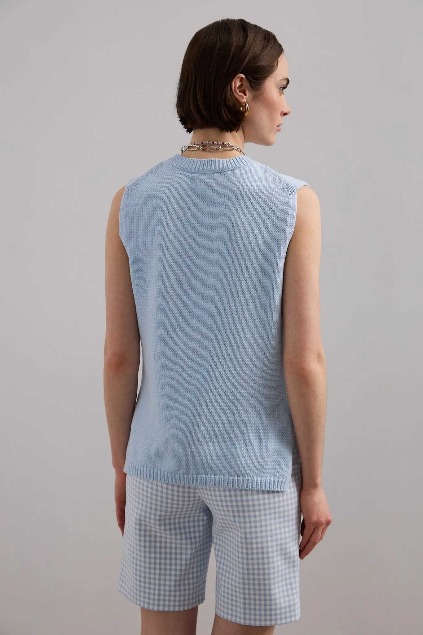 Crew neck sleeveless sweater