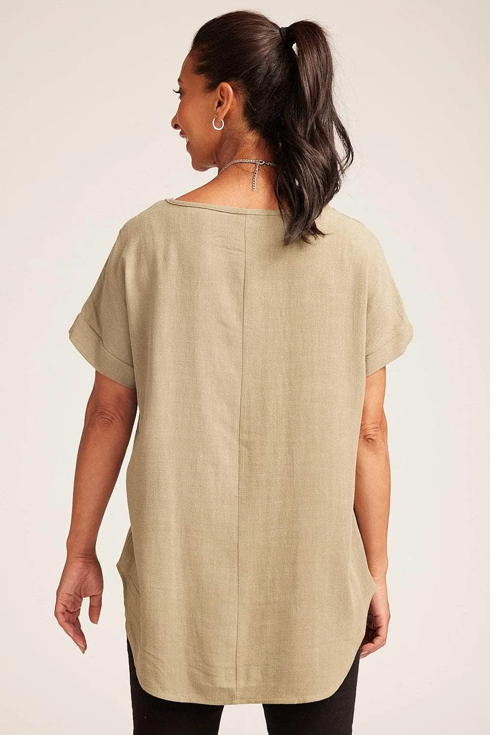 Saloos Stylish Linen Mixture Top with Necklace